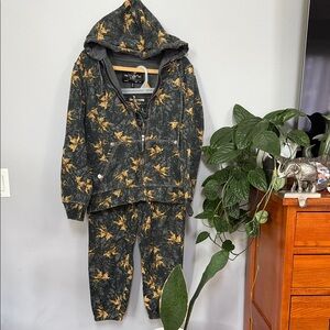 True Religion
Men's ( unisex) Big T Leaf Elastic Drawstring Joggers